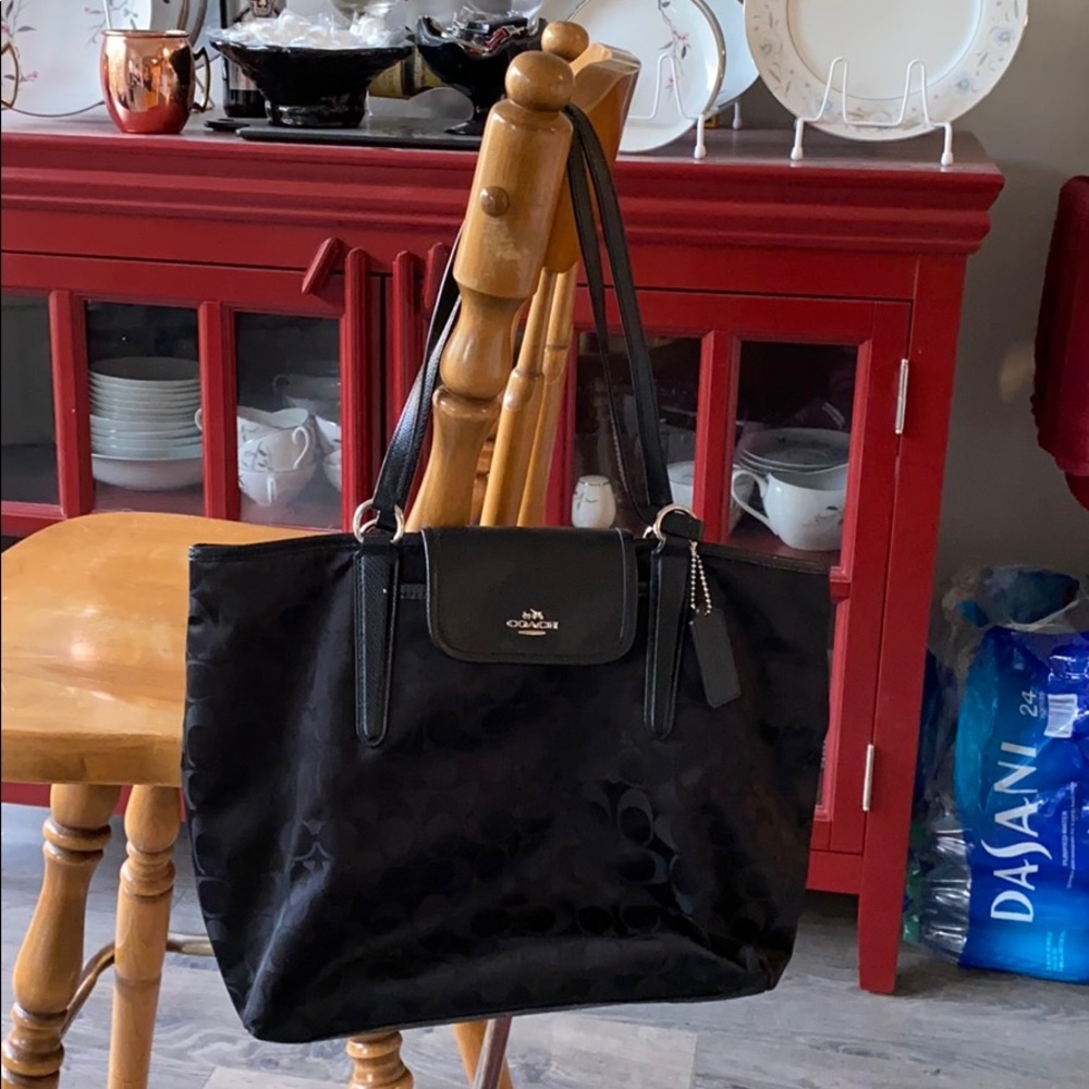 Authentic coach shoulder bag